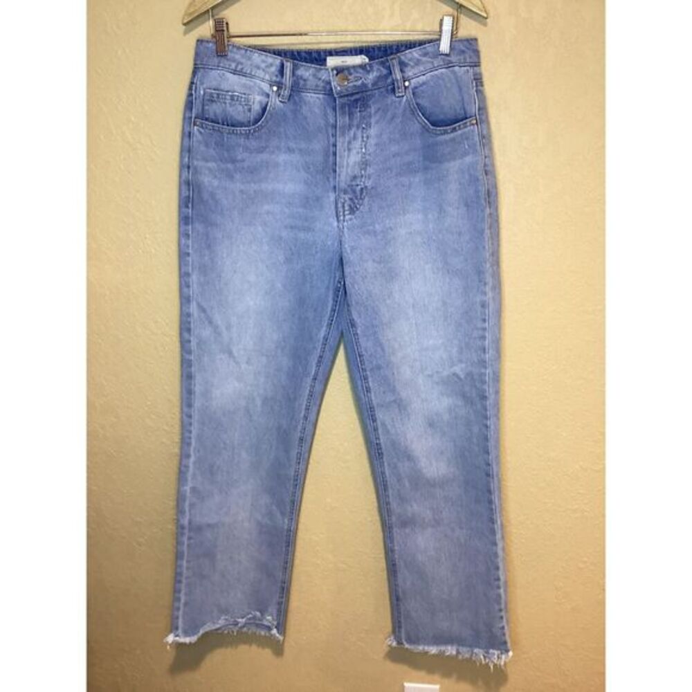 tgla Women's 30 straight leg, raw hem light denim jeans; 100% cotton‎